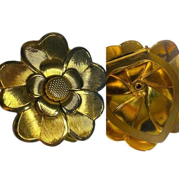 Unbranded Accessories - Vintage Goldtone Scarf Shoe Hat Lever Clip 1.5" Diameter Textured Dimensional